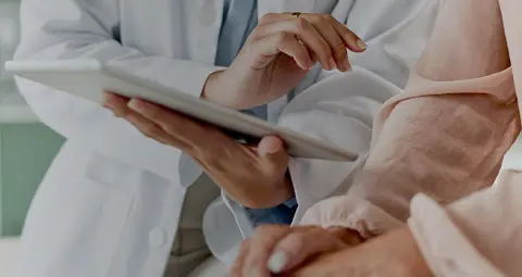 Лечение и ваксинация на възрастни хора